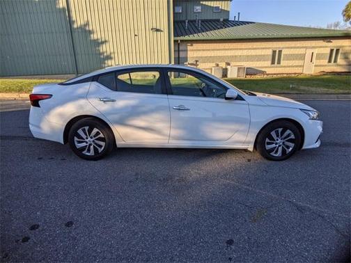 Photo 3 of 26 of 2019 Nissan Altima 2.5 S