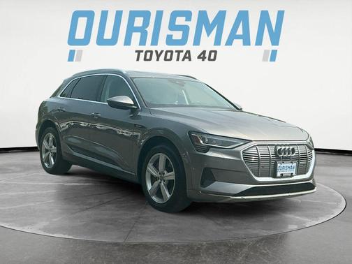 2019 Audi e-tron Premium Plus