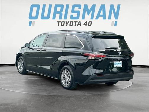 2022 Toyota Sienna XLE 7 Passenger