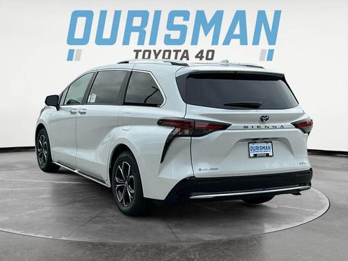 2025 Toyota Sienna Platinum