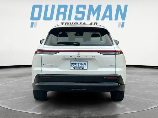 2025 Toyota Crown Signia XLE