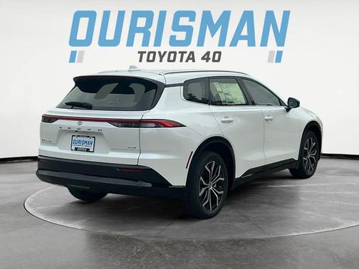 2025 Toyota Crown Signia XLE