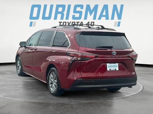 2022 Toyota Sienna LE
