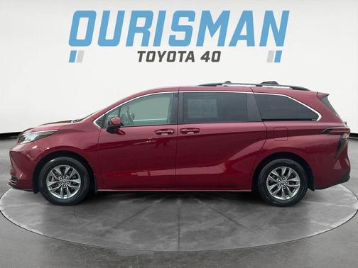 2022 Toyota Sienna LE