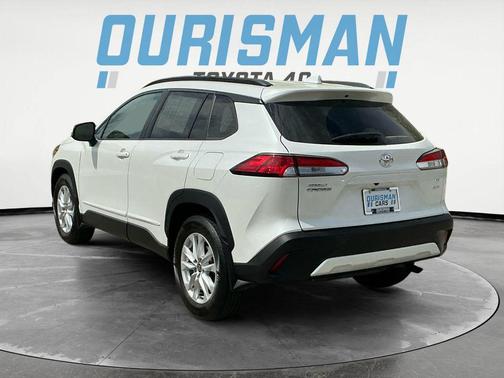 Pearl 2023 Toyota Corolla Cross LE