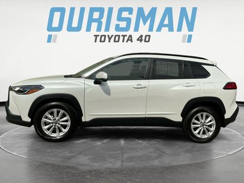 Pearl 2023 Toyota Corolla Cross LE