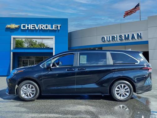 2024 Toyota Sienna LE