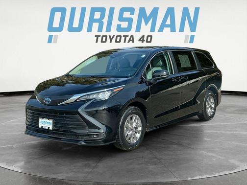 2024 Toyota Sienna LE