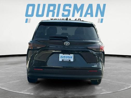 2024 Toyota Sienna LE