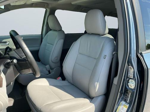 Shoreline Mist 2017 Toyota Sienna XLE Premium