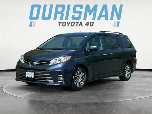 2020 Toyota Sienna XLE