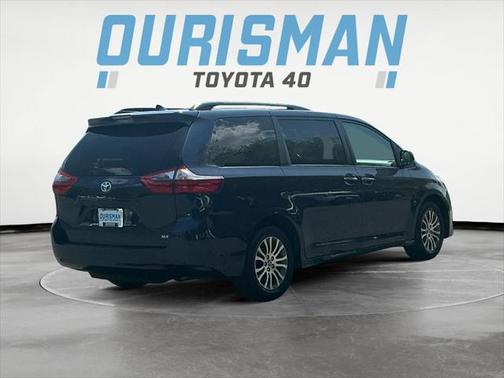 2020 Toyota Sienna XLE