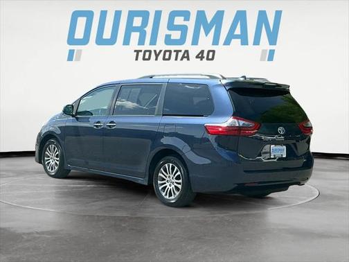 2020 Toyota Sienna XLE