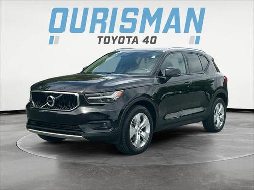 2022 Volvo XC40 T5 Momentum