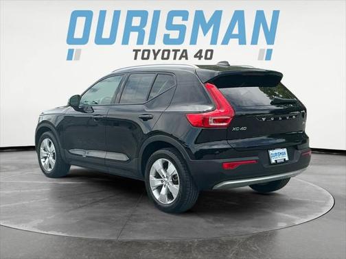 2022 Volvo XC40 T5 Momentum