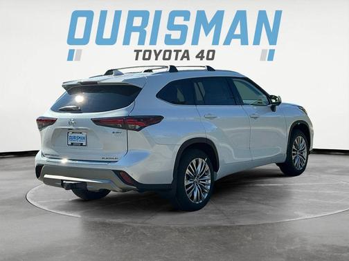2025 Toyota Highlander Hybrid Platinum