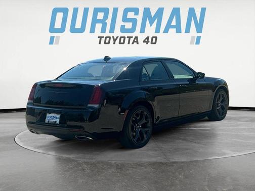 2022 Chrysler 300 S