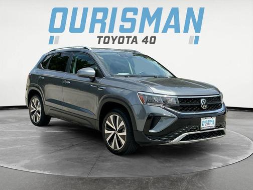 Platinum Gray Metallic 2024 Volkswagen Taos 1.5T SE