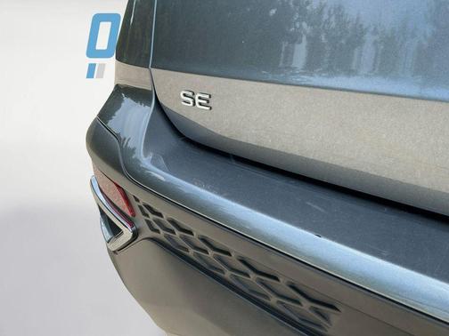 Platinum Gray Metallic 2024 Volkswagen Taos 1.5T SE