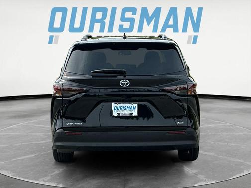 2025 Toyota Sienna XLE 7 Passenger