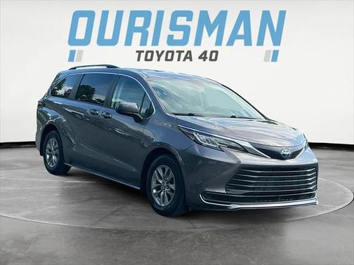 2022 Toyota Sienna LE