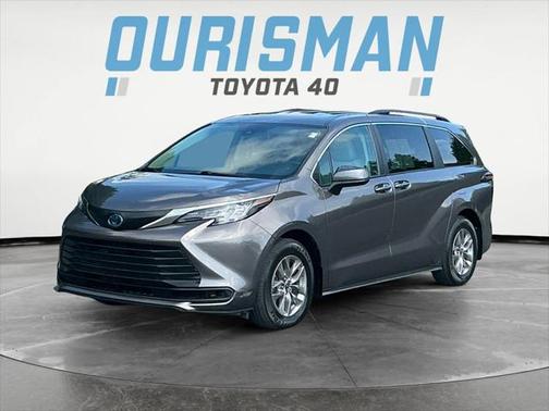 2022 Toyota Sienna LE