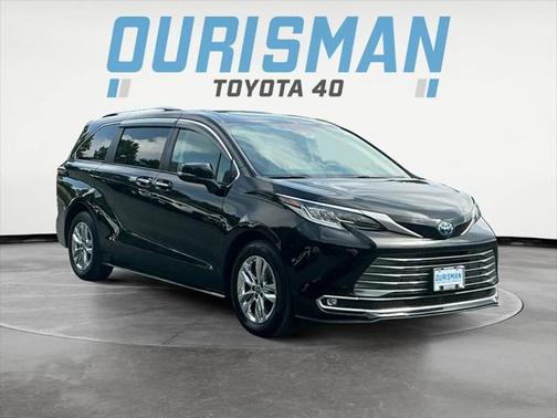 2022 Toyota Sienna Limited 7-Passenger
