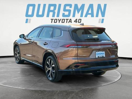 2025 Toyota Crown Signia XLE