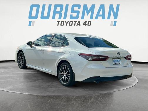 2023 Toyota Camry Hybrid XLE