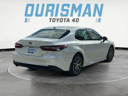 2023 Toyota Camry Hybrid XLE