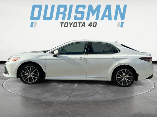 2023 Toyota Camry Hybrid XLE
