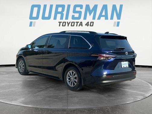 2023 Toyota Sienna LE