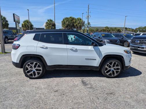 Bright White Clearcoat 2024 Jeep Compass Limited