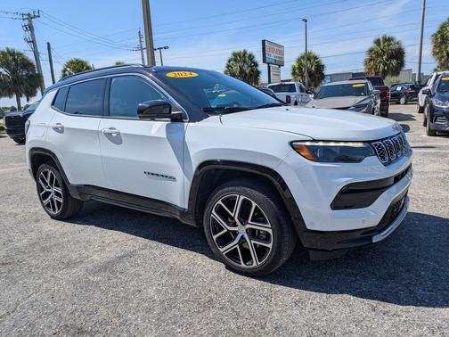 Bright White Clearcoat 2024 Jeep Compass Limited