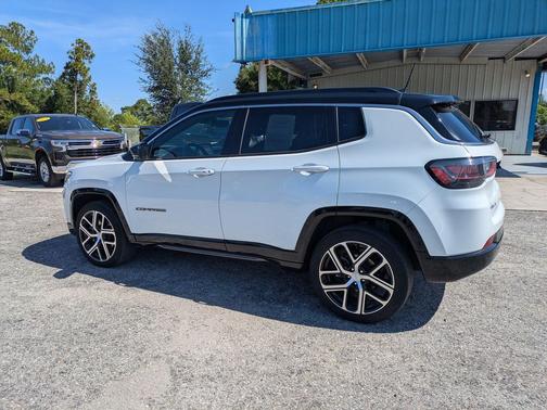 Bright White Clearcoat 2024 Jeep Compass Limited