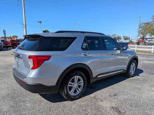 Iconic Silver Metallic 2023 Ford Explorer XLT
