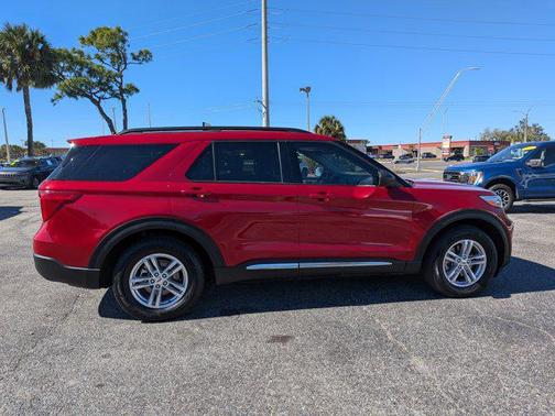 Rapid Red Metallic Tinted Clearcoat 2023 Ford Explorer XLT