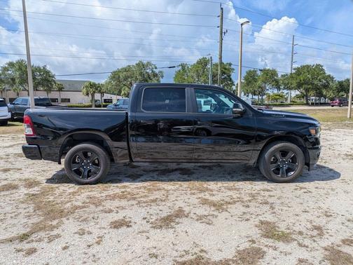 Diamond Black Crystal Pearlcoat 2022 RAM 1500 Big Horn/Lone Star