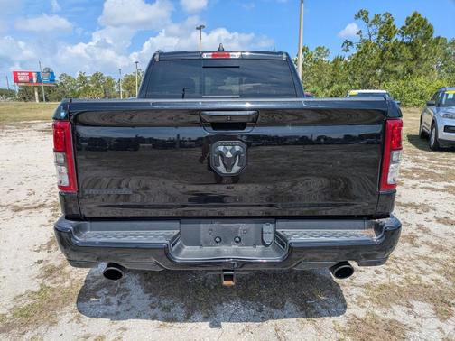 Diamond Black Crystal Pearlcoat 2022 RAM 1500 Big Horn/Lone Star