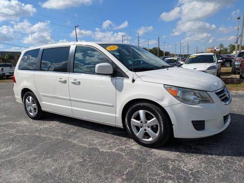 2010 Volkswagen Routan SEL