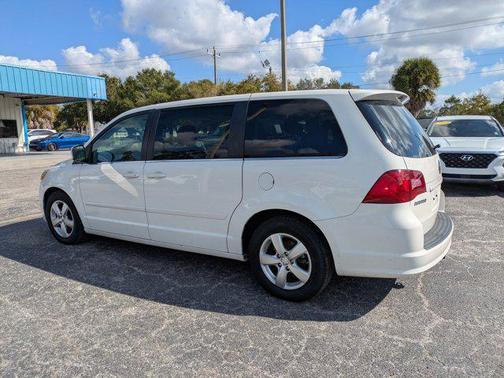 2010 Volkswagen Routan SEL