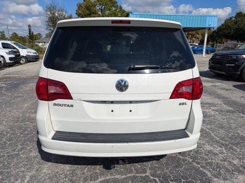 2010 Volkswagen Routan SEL