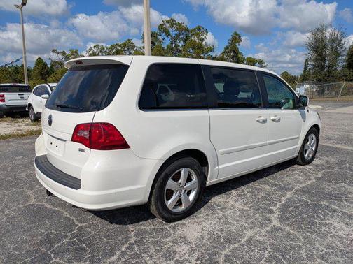 2010 Volkswagen Routan SEL