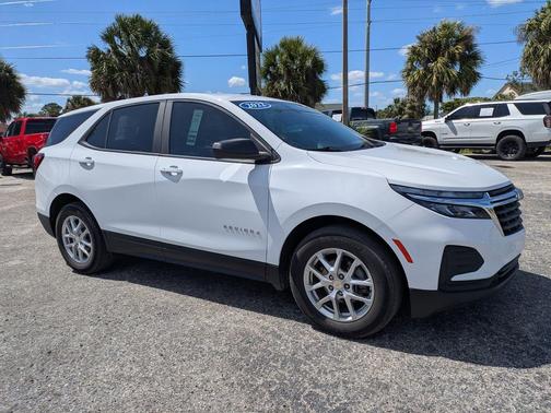 Summit White 2022 Chevrolet Equinox LS