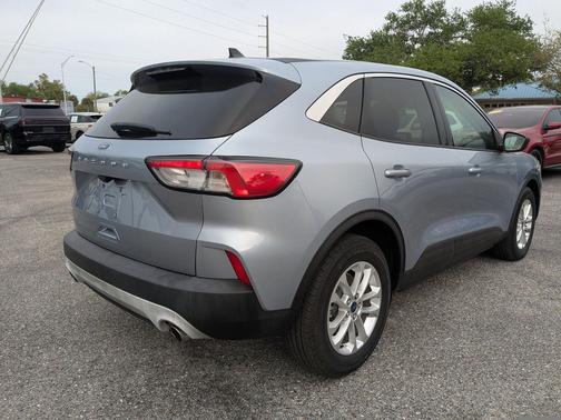 Iced Blue Silver Metallic 2022 Ford Escape SE