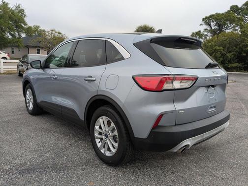 Iced Blue Silver Metallic 2022 Ford Escape SE