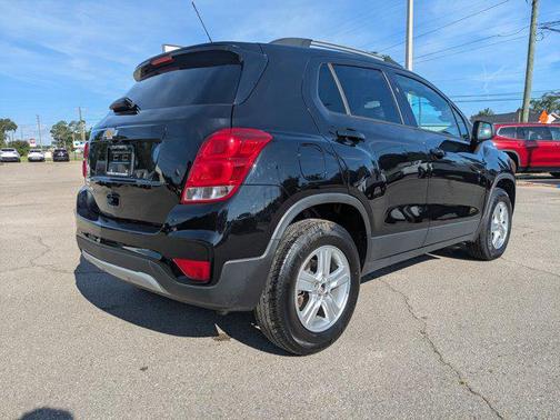 Mosaic Black Metallic 2022 Chevrolet Trax LT