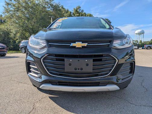 Mosaic Black Metallic 2022 Chevrolet Trax LT