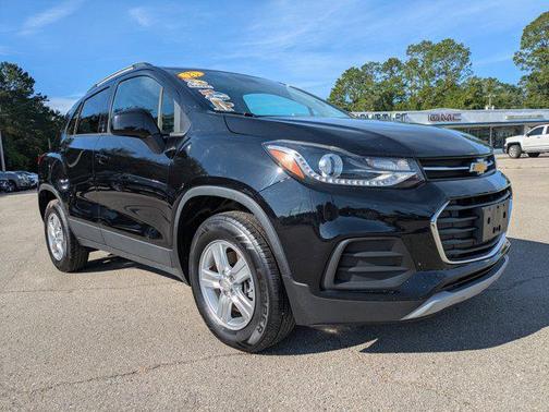 Mosaic Black Metallic 2022 Chevrolet Trax LT