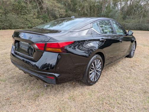 Super Black 2023 Nissan Altima 2.5 SV